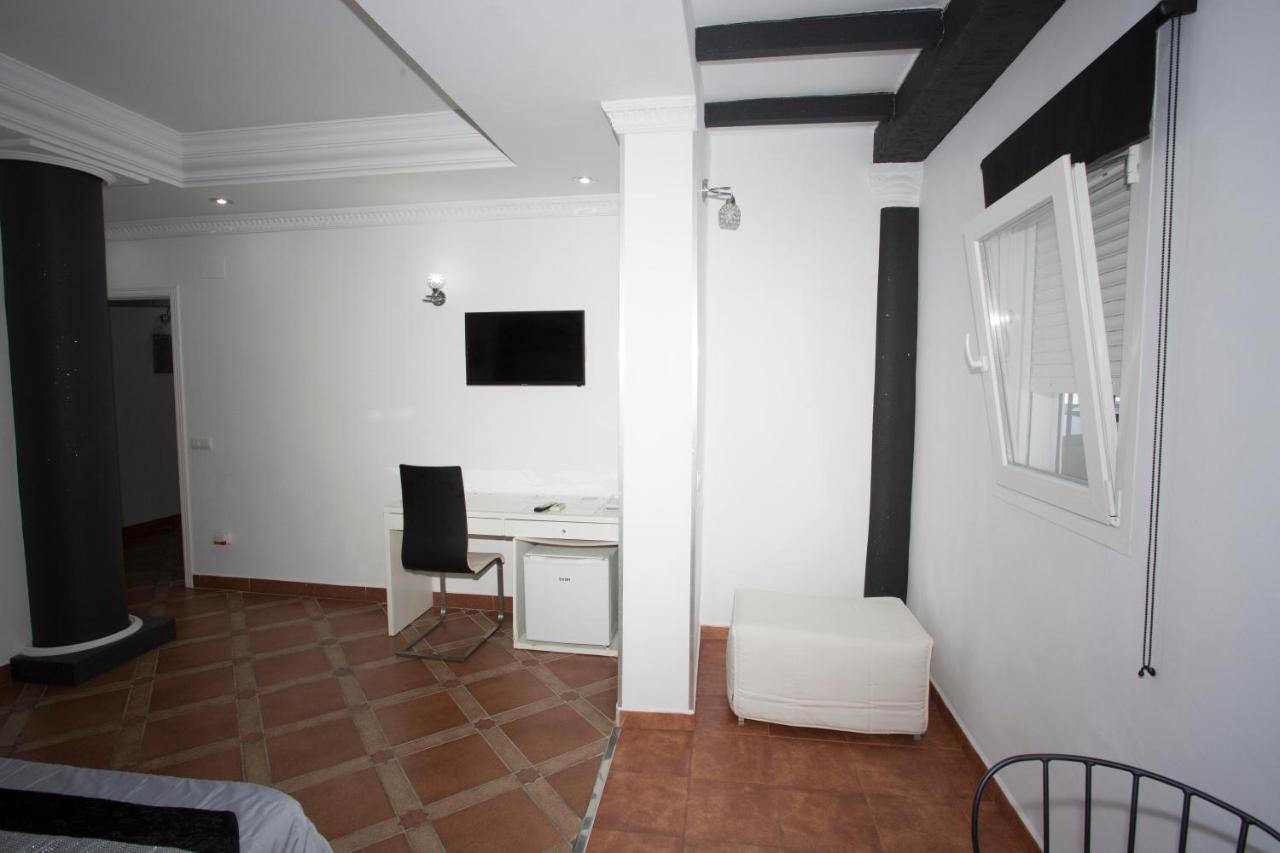 Alojamiento El Chaparro Barbate Junto A La Venta El Loro Exterior foto